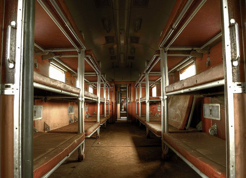 Abandoned sleeping train von Nathalie Snoeijen-van Eck