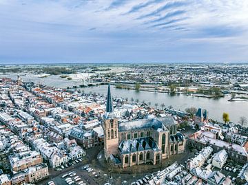 Kampen van bovenaf gezien tijdens een koude ochtend