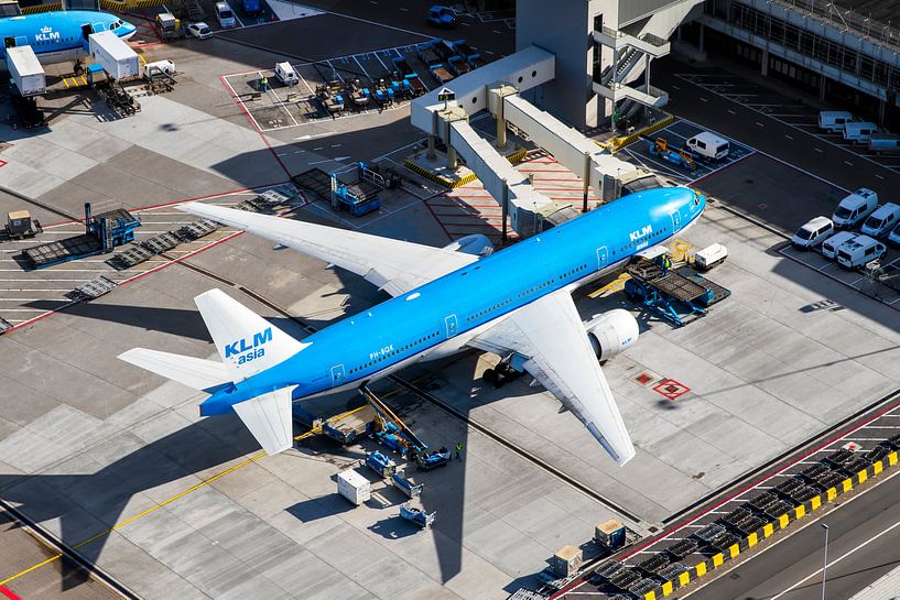 KLM Boeing 777 at the gate by Jeffrey Schaefer