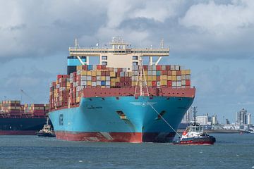 Maersk's giant container ship: Munkebo Maersk, Maasvlakte, Port of Rotterdam, April 2021. by Jaap van den Berg