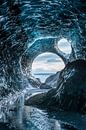 Eishöhle im Vatnajökull Glacier in Island von Gerry van Roosmalen Miniaturansicht