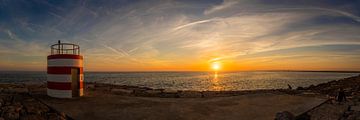 Kleine Vuurtoren op Beach Ilha de Tavira, Algarve Portugal. Panorama van Patrick Fotografeert