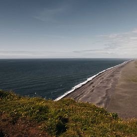 Zwarte stranden van Vik | Ijslands landschap von Floor Bogaerts