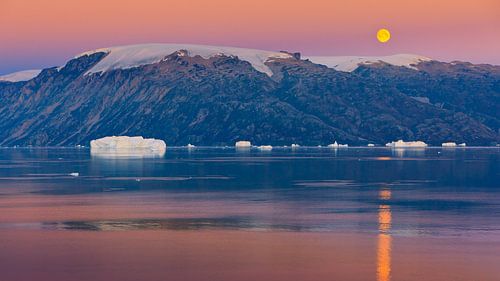 Zonsondergang in de Røde Fjord, Scoresby Sund, Groenland
