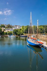 Historisches Segelboot im alten Hafen von Douarnenez, Bretagne
