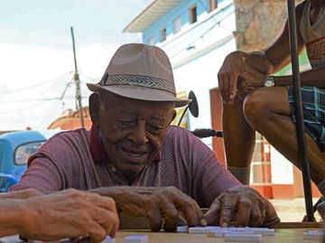 Domino spelen in Cuba van Daniek Vermeer