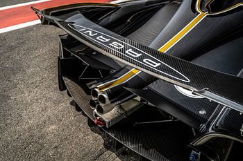 Pagani Huayra R in der Boxengasse