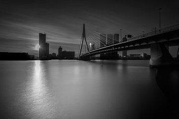 Rotterdam, The sun behind the city by 010 Raw