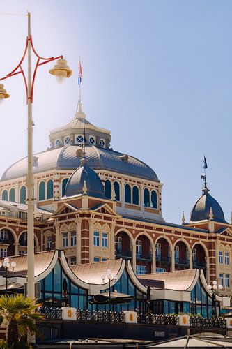 Het majestueuze Kurhaus in de zon - Scheveningen strand
