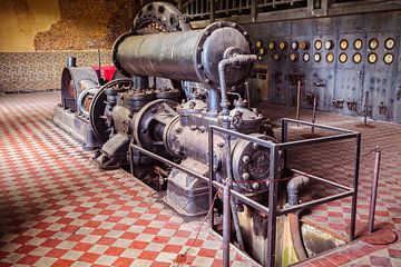 Air compressor of a mining museum by Rob Boon