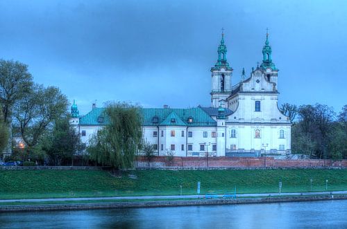 Église Pauline sur le rocher et monastère avec la rivière Wisla au crépuscule, Kazimierz, Cracovie, 