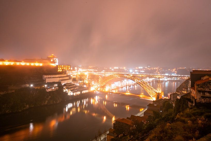 Porto mit Ponte Dom Luís I bei Nacht von Leo Schindzielorz