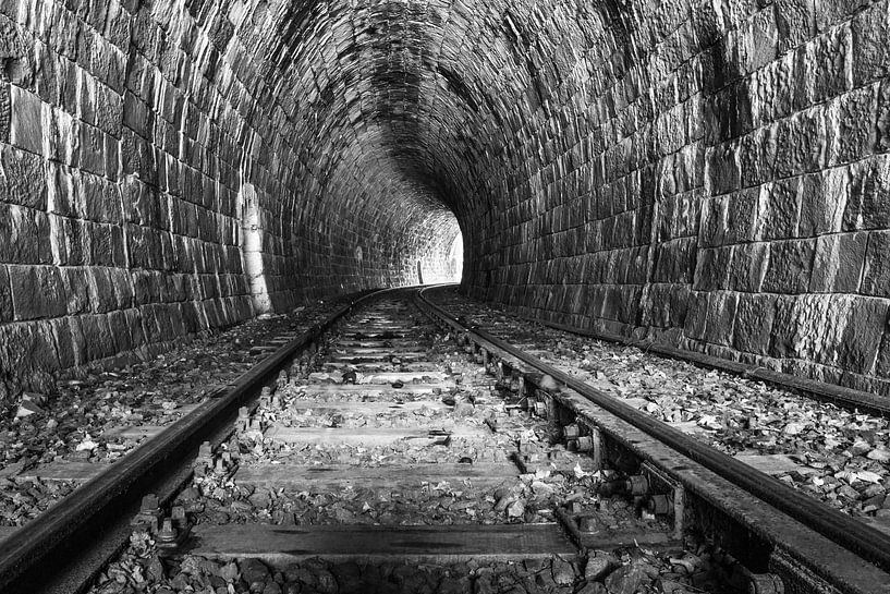 Eisenbahntunnel von Berthold Ambros