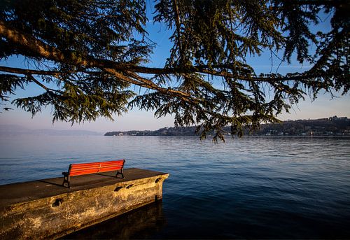 Banque rouge à Salo sur le lac de Garde