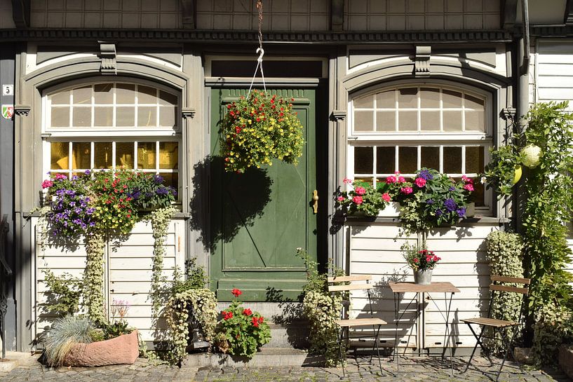 Fassade eines Hauses in Monschau, Deutschland von Nicolette Vermeulen