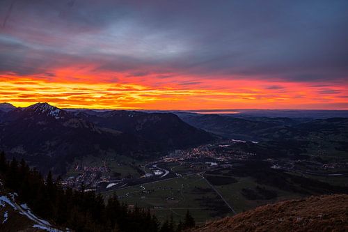 Zonsondergang over Immenstadt vanaf Grünten