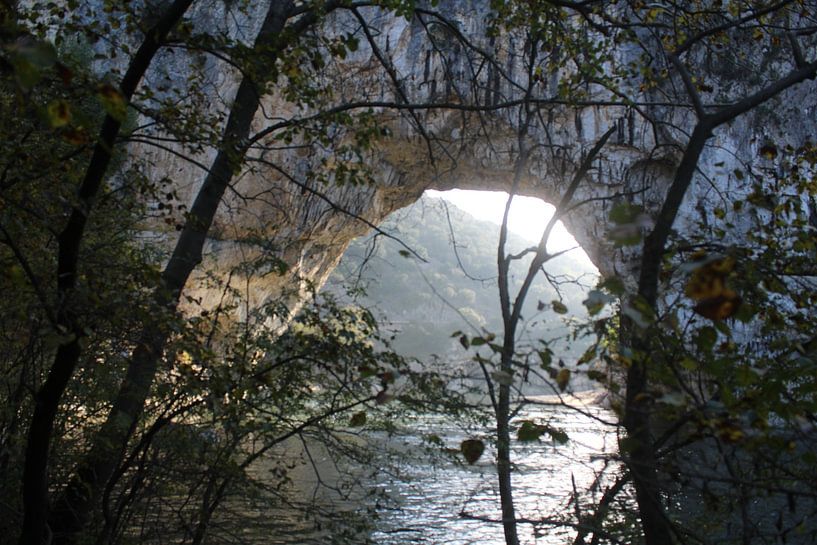 vallon pont d,arc dans la brume par Patrick van beek76