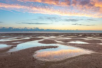 zonsondergang bij Koelhool (het Wad in Friesland) van Ingrid Visser