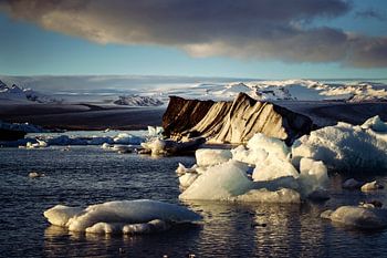 Sunset at glacial lake Jokulsarlon - Iceland