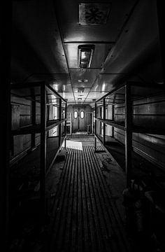 Oude treinwagon op verlaten treinstation van shoott photography