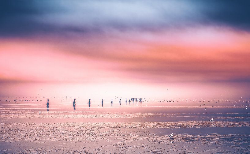 Plage de Cuxhaven sur la côte allemande de la mer du Nord.  Photo à marée basse avec la balise et le par Jakob Baranowski - Photography - Video - Photoshop