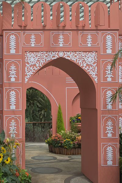 Ornate Pink Bow - Sunflower Surprise Exhibition by Minimalistic Travel Photography by.Rieneke