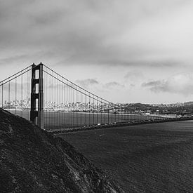 Die verlassene Kreuzung: Golden Gate Noir 06 von FotoDennis.com | Werk op de Muur