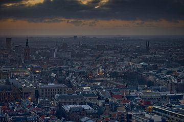 De nacht valt over het centrum van Den Haag