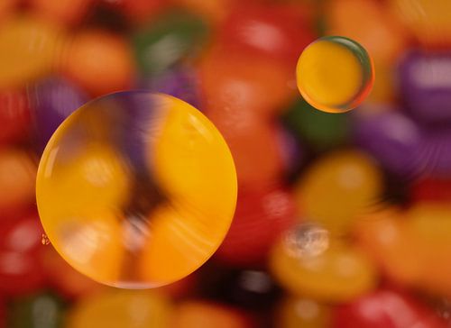 Olie in water - Een abstracte macrofoto