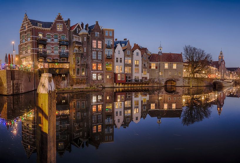 The Aelbrechtskolk in historic Delfshaven in the evening light by Raoul Baart