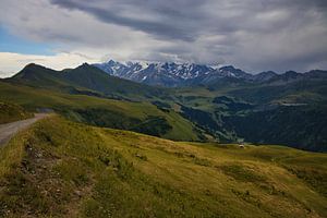 Stille Höhen und dunkler Himmel