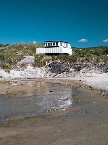 Strandhuis aan de Noorse kust