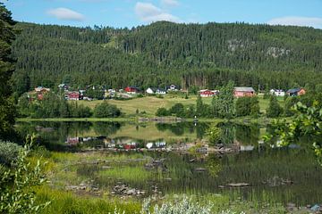 huisjes aan een fjord in noorwegen