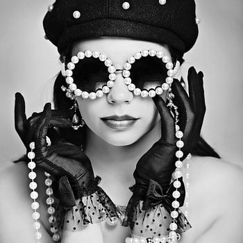 Lady in pearls in black and white