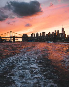 Coucher de soleil spectaculaire sur le pont de Brooklyn, New York
