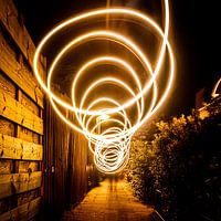Moving warm light, high shutter speed (light art)