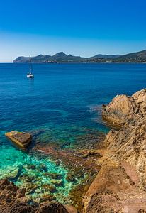 Spanien Mittelmeerküste, Segelyacht Boot am Meer von Alex Winter