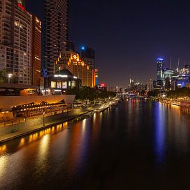 Melbourne in Australië bij nacht. Stadslichten en skyline. van Jiri Viehmann
