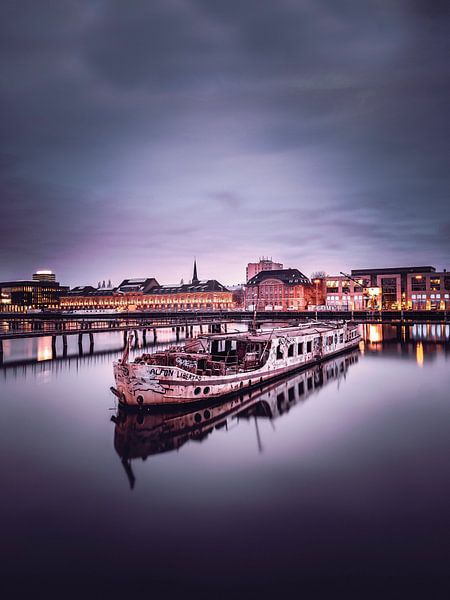 Woonboot van Iman Azizi