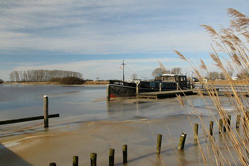Vue d'un bateau dans le Sneekermeer