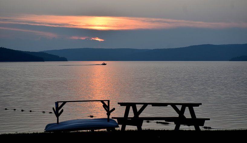 Ein Sonnenuntergang über dem Témiscouata-See von Claude Laprise
