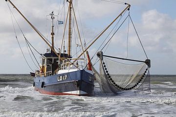 Ameland/Bateau sur la plage sur Rinnie Wijnstra