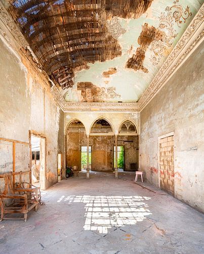 Palais abandonné en grand état de délabrement.
