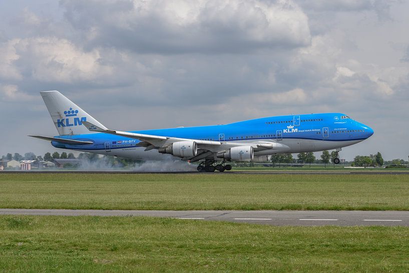 Atterri ! Un Boeing 747-400 de KLM, (PH-BFV, City of Vancouver) a posé son train d'atterrissage sur  par Jaap van den Berg
