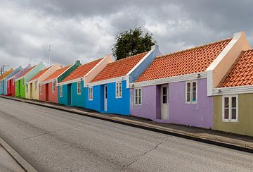 Curacao - Gekleurde huisjes Willemstad van Marly De Kok