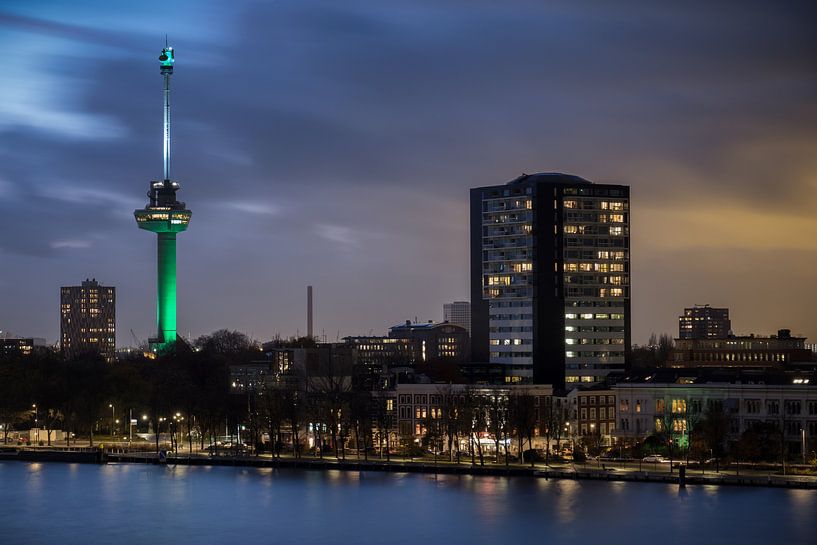 Avondfoto van de Euromast in Rotterdam van Mark De Rooij