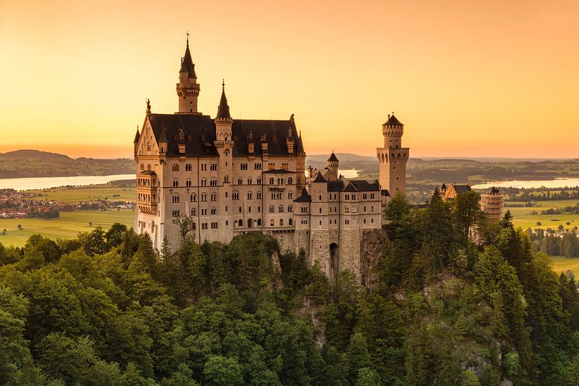 Kasteel Neuschwanstein bij zonsondergang, Allgäu, Beieren, Duitsland van Markus Lange