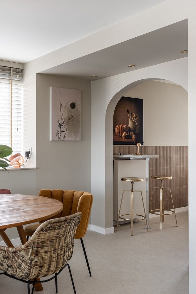 Botanical Brilliance VIII Botanische Schoonheid Abstract aquarel in aardetinten roestbruin, terracotta en sprankelend goud (gezien bij vtwonen) van MadameRuiz