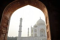 Blick durch das Taj Mahal bei Abendlicht von Karel Ham Miniaturansicht