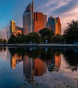 Den Haagse Skyline Reflectie van Kevin Coellen